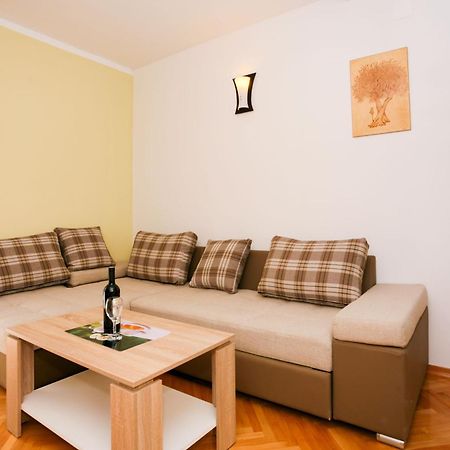 Apartments Intrada Podstrana Exterior photo
