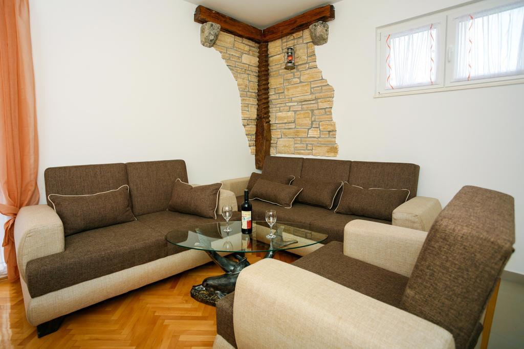 Apartments Intrada Podstrana Exterior photo